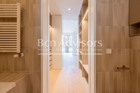 Apartamento de 2 dormitorios en venta en Barcelona, Cataluña, Spain № 2865 - foto 18