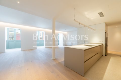 Apartamento de 2 dormitorios en venta en Barcelona, Cataluña, Spain № 2865