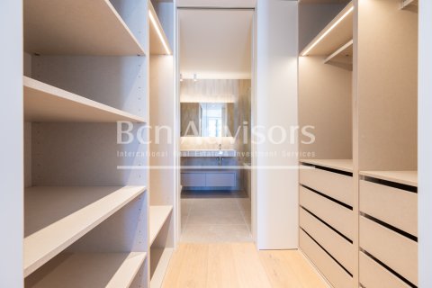 Apartamento de 2 dormitorios en venta en Barcelona, Cataluña, Spain № 2865 - foto 16
