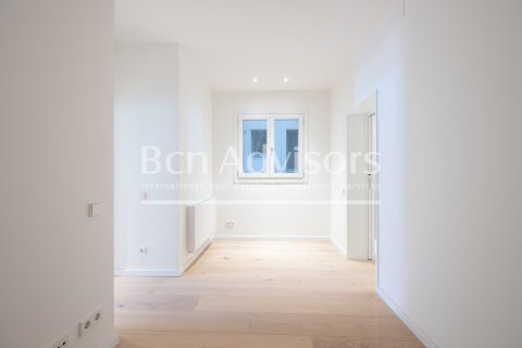 Apartamento de 2 dormitorios en venta en Barcelona, Cataluña, Spain № 2865 - foto 19