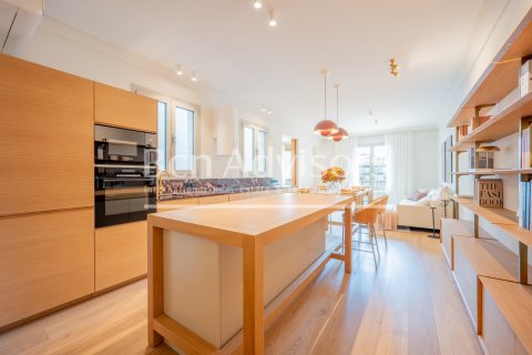 4 bedrooms apartment for sale in Barcelona, Catalonia, Spain № 2867 - photo 2