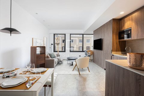 2 bedrooms apartment for sale in Barcelona, Catalonia, Spain № 8718 - photo 4