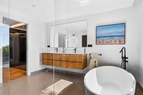 Villa de 4 dormitorios en venta en Cabrils, Barcelona, Cataluña, Spain № 8688 - foto 18