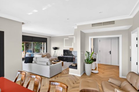 Villa de 4 dormitorios en venta en Cabrils, Barcelona, Cataluña, Spain № 8688 - foto 9