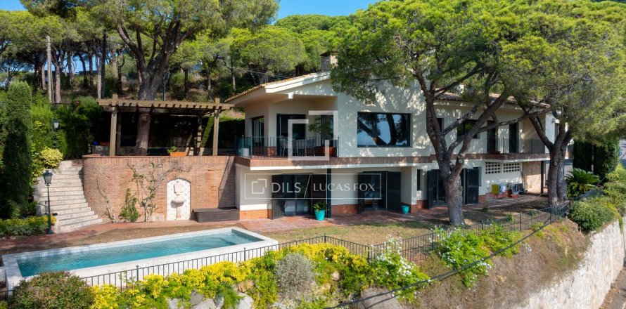 Villa de 4 dormitorios en venta en Cabrils, Barcelona, Cataluña, Spain № 8688