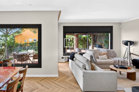 Villa de 4 dormitorios en venta en Cabrils, Barcelona, Cataluña, Spain № 8688 - foto 7
