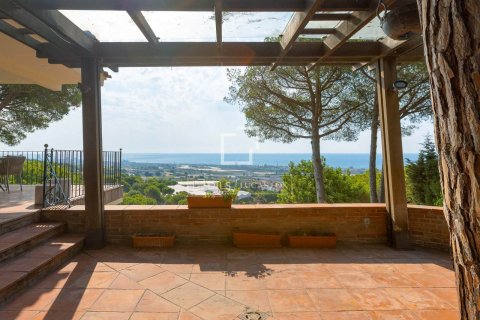 Villa de 4 dormitorios en venta en Cabrils, Barcelona, Cataluña, Spain № 8688 - foto 3