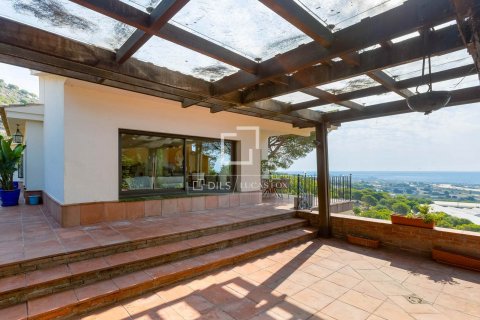 Villa de 4 dormitorios en venta en Cabrils, Barcelona, Cataluña, Spain № 8688 - foto 4