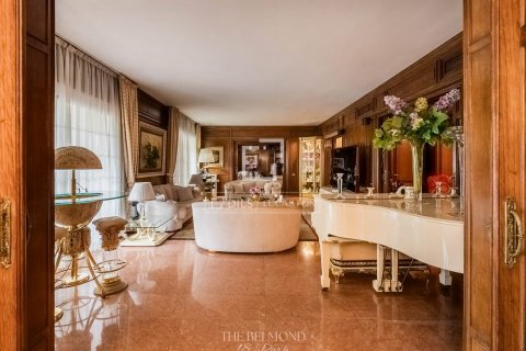 Apartamento de 6 dormitorios en venta en Barcelona, Cataluña, Spain № 8560 - foto 2