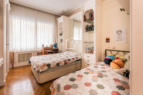 Apartamento de 6 dormitorios en venta en Barcelona, Cataluña, Spain № 8560 - foto 27