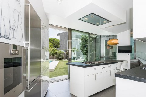 Villa de 4 dormitorios en venta en Sant Cugat del Vallès, Barcelona, Cataluña, Spain № 8563 - foto 10