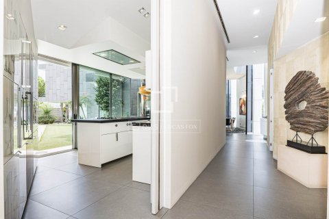 Villa de 4 dormitorios en venta en Sant Cugat del Vallès, Barcelona, Cataluña, Spain № 8563 - foto 14