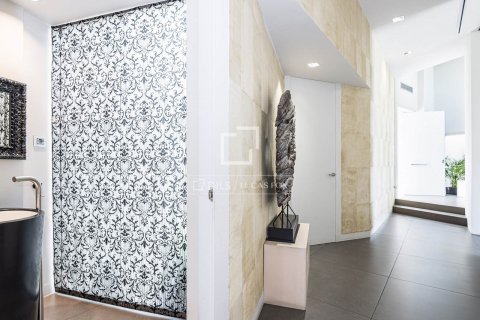 Villa de 4 dormitorios en venta en Sant Cugat del Vallès, Barcelona, Cataluña, Spain № 8563 - foto 15