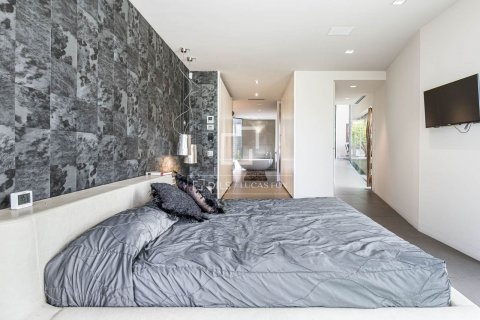 Villa de 4 dormitorios en venta en Sant Cugat del Vallès, Barcelona, Cataluña, Spain № 8563 - foto 19