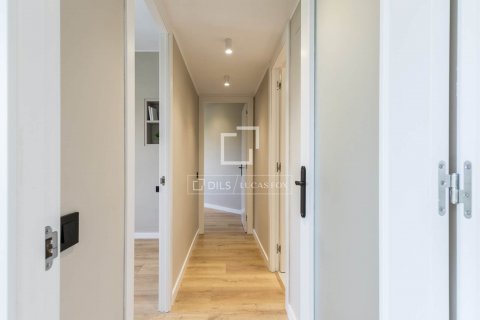 Купить квартиру в Барселона, Испания с 4 спальни, 100м², № 8565 - фото 23