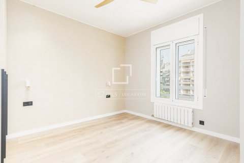 Купить квартиру в Барселона, Испания с 4 спальни, 100м², № 8565 - фото 9