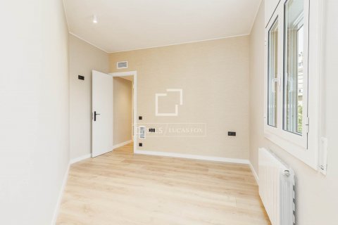 Купить квартиру в Барселона, Испания с 4 спальни, 100м², № 8565 - фото 30