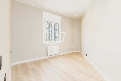 Купить квартиру в Барселона, Испания с 4 спальни, 100м², № 8565 - фото 29