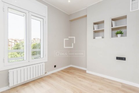 Купить квартиру в Барселона, Испания с 4 спальни, 100м², № 8565 - фото 3