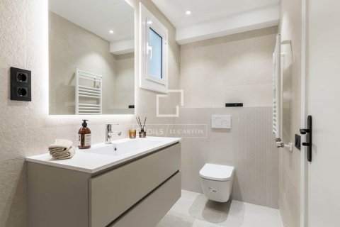 Купить квартиру в Барселона, Испания с 4 спальни, 100м², № 8565 - фото 4