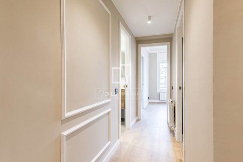 Купить квартиру в Барселона, Испания с 4 спальни, 100м², № 8565 - фото 13