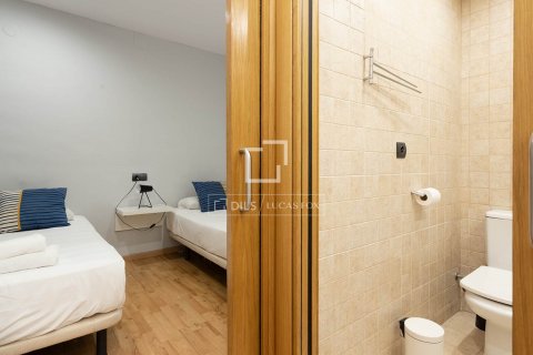 Apartamento de 2 dormitorios en venta en Barcelona, Cataluña, Spain № 8564 - foto 28