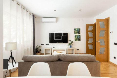 Apartamento de 2 dormitorios en venta en Barcelona, Cataluña, Spain № 8564 - foto 2