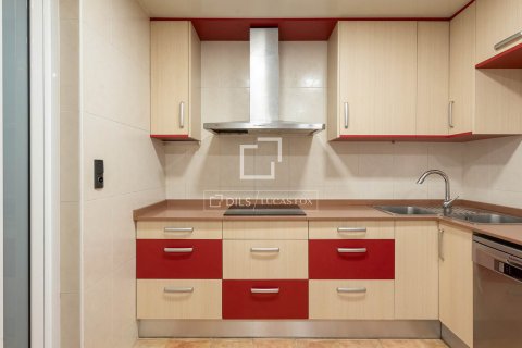 Apartamento de 2 dormitorios en venta en Barcelona, Cataluña, Spain № 8564 - foto 15