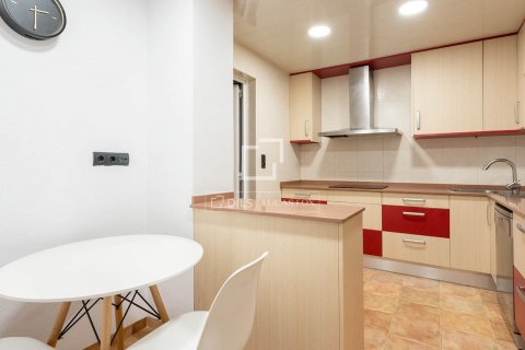 Apartamento de 2 dormitorios en venta en Barcelona, Cataluña, Spain № 8564 - foto 16