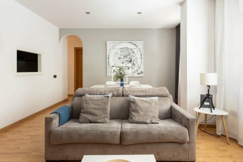 Apartamento de 2 dormitorios en venta en Barcelona, Cataluña, Spain № 8564 - foto 6