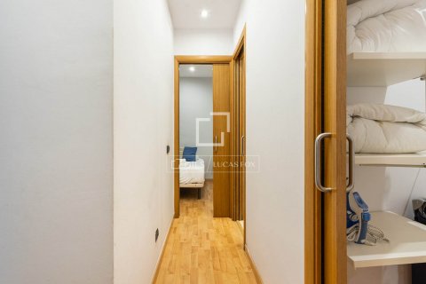 Apartamento de 2 dormitorios en venta en Barcelona, Cataluña, Spain № 8564 - foto 25