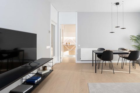 Apartamento de 2 dormitorios en venta en Barcelona, Cataluña, Spain № 8562 - foto 3
