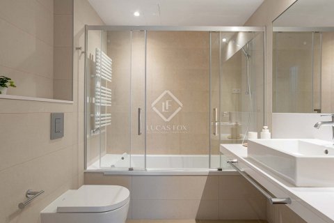 Apartamento de 2 dormitorios en venta en Barcelona, Cataluña, Spain № 8562 - foto 14
