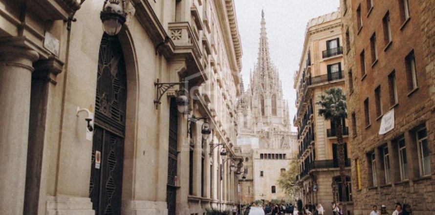Propiedad comercial de 130 m² en venta en Barcelona, Cataluña, Spain № 1821