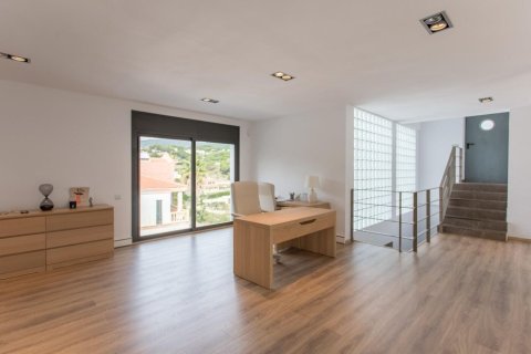 Сasa de 3 dormitorios en venta en Sant Andreu de Llavaneres, Barcelona, Cataluña, Spain № 1819 - foto 23