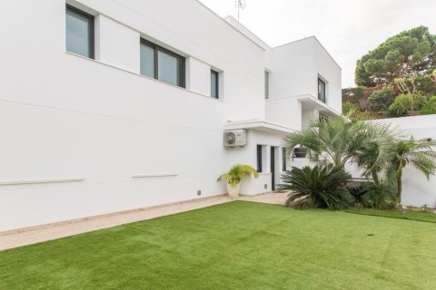 Сasa de 3 dormitorios en venta en Sant Andreu de Llavaneres, Barcelona, Cataluña, Spain № 1819 - foto 27