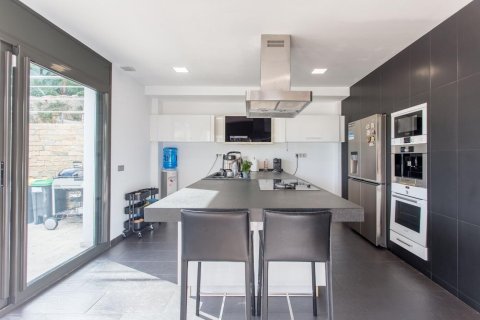 Сasa de 3 dormitorios en venta en Sant Andreu de Llavaneres, Barcelona, Cataluña, Spain № 1819 - foto 8