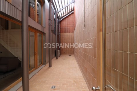 Villa de 2 dormitorios en venta en Barcelona, Cataluña, Spain № 1109 - foto 6
