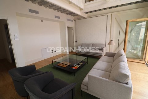 Villa de 2 dormitorios en venta en Barcelona, Cataluña, Spain № 1109 - foto 8