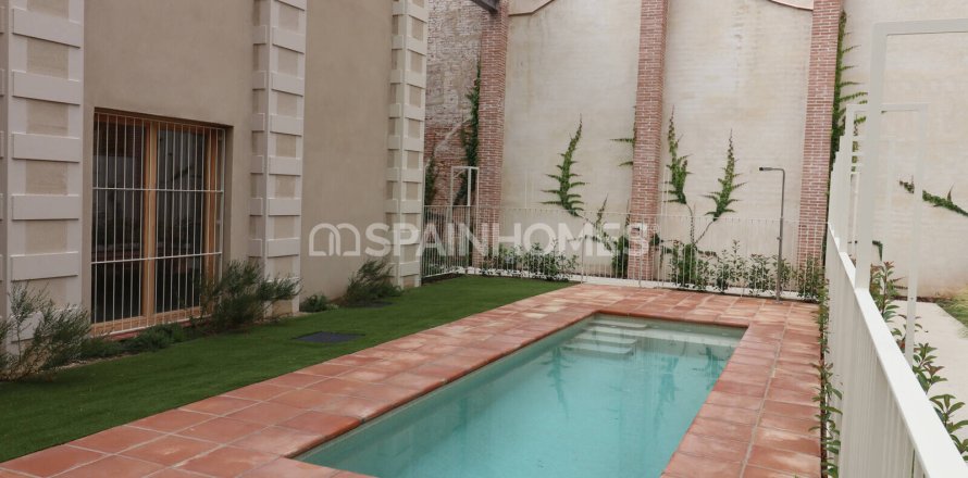 Villa de 2 dormitorios en venta en Barcelona, Cataluña, Spain № 1109