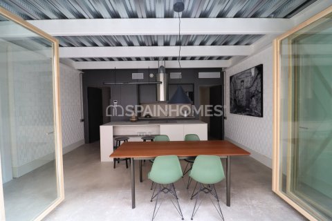 Villa de 2 dormitorios en venta en Barcelona, Cataluña, Spain № 1109 - foto 9