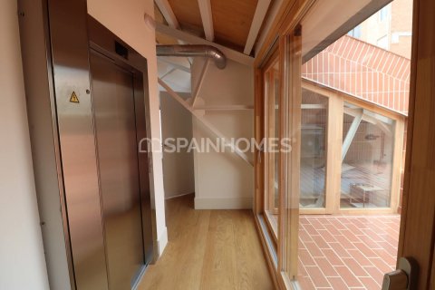 Villa de 2 dormitorios en venta en Barcelona, Cataluña, Spain № 1109 - foto 18