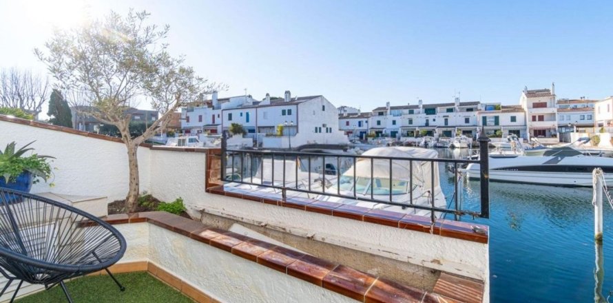 Сasa de 4 dormitorios en venta en Sitges, Barcelona, Cataluña, Spain № 6612