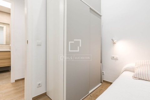 Apartamento de 3 dormitorios en venta en Barcelona, Cataluña, Spain № 6610 - foto 28