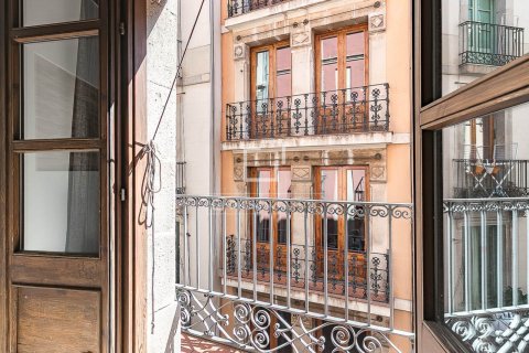 Apartamento de 3 dormitorios en venta en Barcelona, Cataluña, Spain № 6610 - foto 4