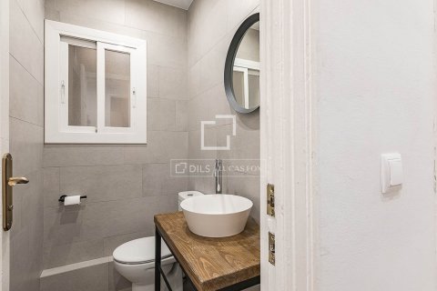 Apartamento de 3 dormitorios en venta en Barcelona, Cataluña, Spain № 6610 - foto 21