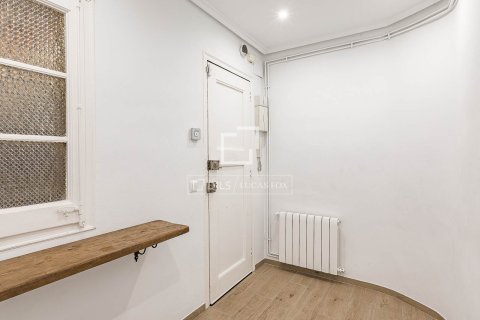 Apartamento de 3 dormitorios en venta en Barcelona, Cataluña, Spain № 6610 - foto 29