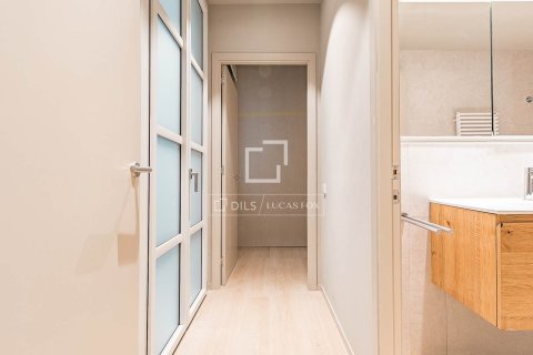 Apartamento de 4 dormitorios en venta en Barcelona, Cataluña, Spain № 6611 - foto 6