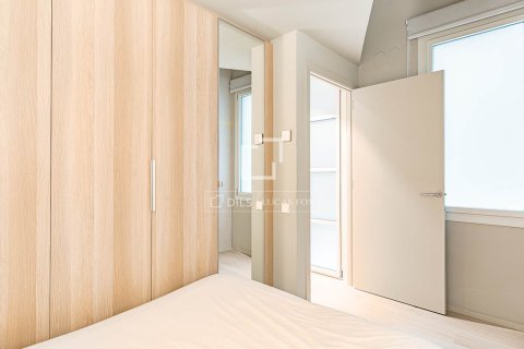 Apartamento de 4 dormitorios en venta en Barcelona, Cataluña, Spain № 6611 - foto 9