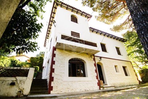 Villa de 13 dormitorios en venta en Barcelona, Cataluña, Spain № 948